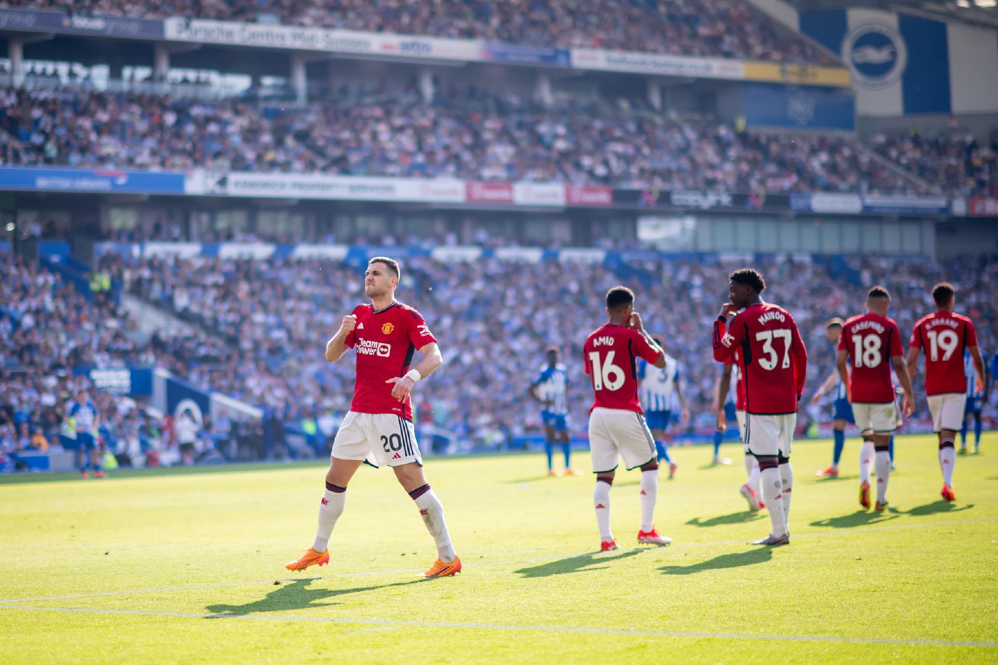 己的足球傳 己的足球傳