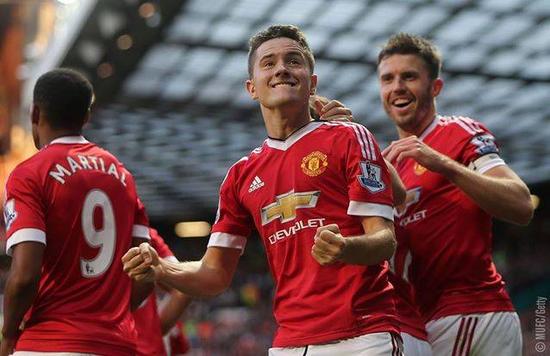 示了两人之 示了两人之